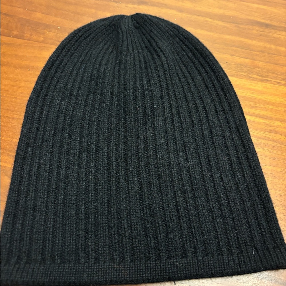 V. FRAAS Unisex Cashmere 100% Black Ribbed Beanie NEW WITHOUT TAG